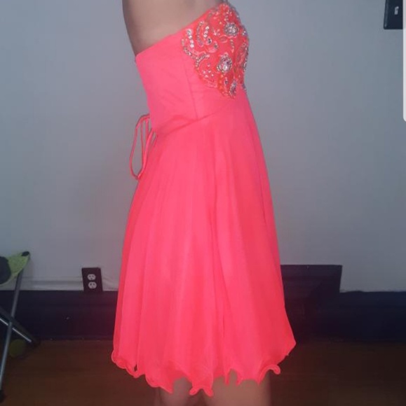 Dress - Picture 6 of 6